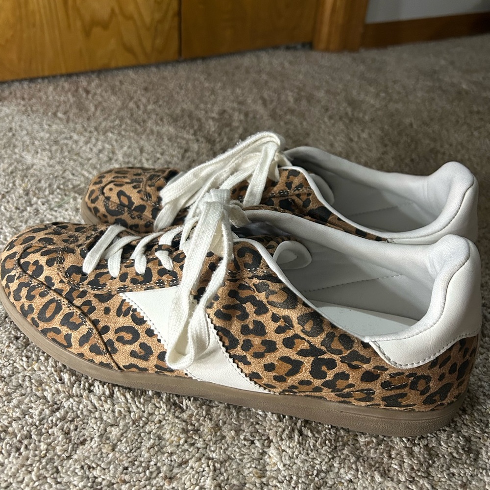 Universal Thread Leopard Print Women's Spencer Fashion Sneakers